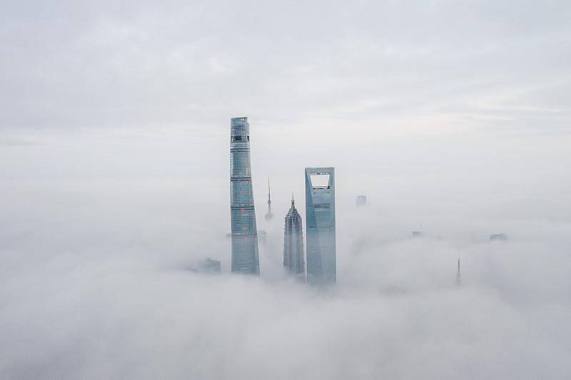 上海陆家嘴白天平流雾图片下载