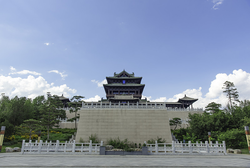 天田山上永宁阁，北京公园的古建筑。图片下载