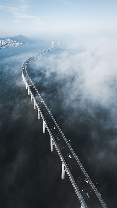 星海湾大桥入云图片下载