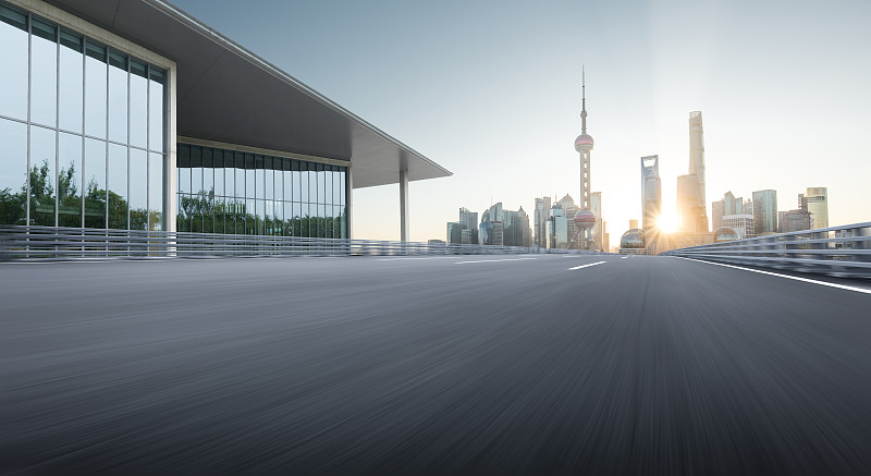 科幻时尚的上海天际线运动的公路图片素材