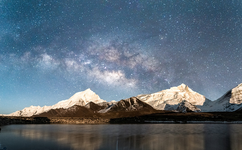 雪山与星空银河图片下载