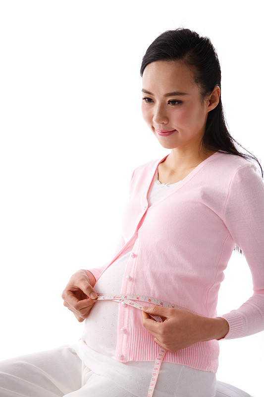 孕妇用尺子测量肚子图片下载