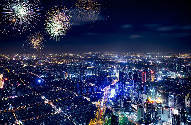 璀璨焰火下的上海航怕城市夜景图片下载