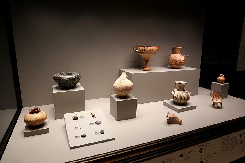 博物馆里的陶器图片下载