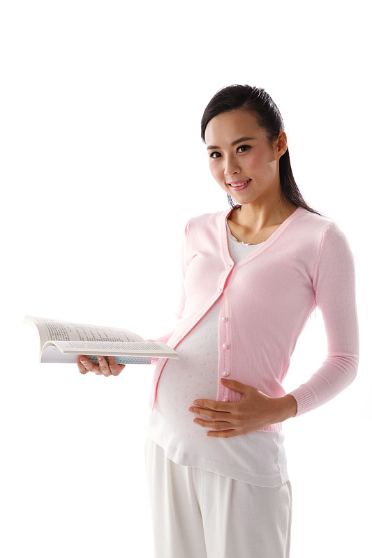 孕妇手拿着书站着图片下载