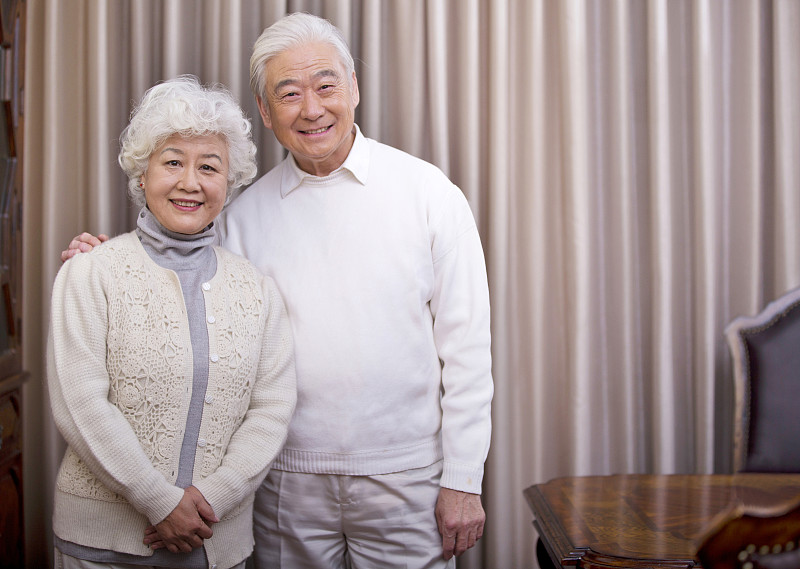 幸福的老年夫妇图片下载