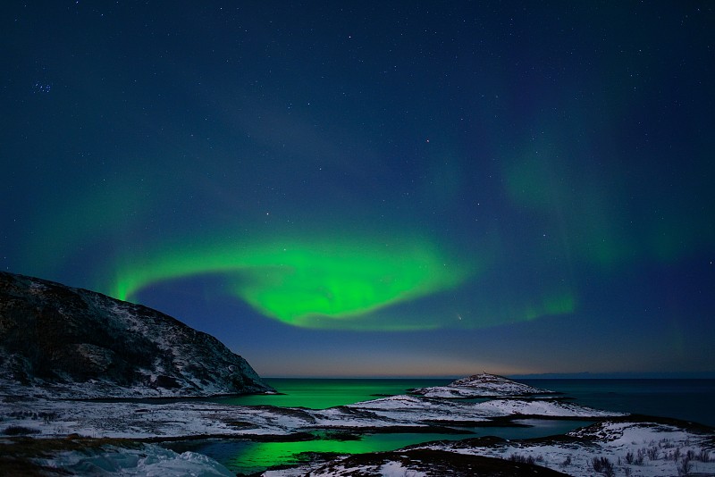 绿色螺旋-北极光图片下载