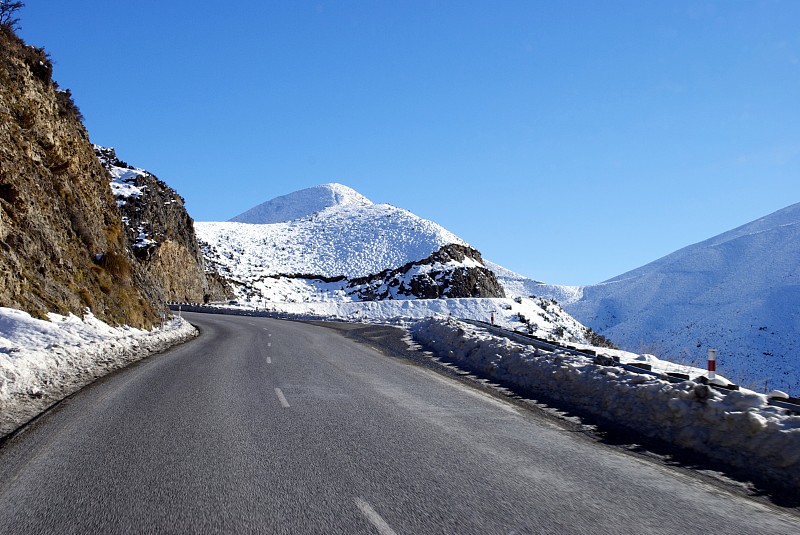 伟大的高山公路雪景，新西兰图片下载