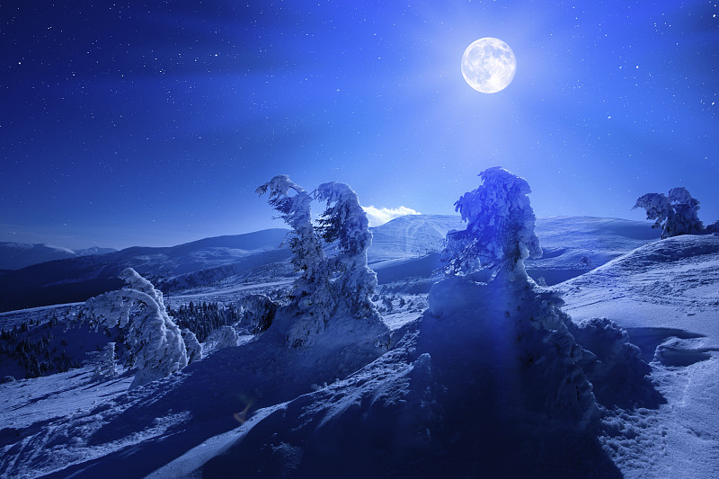 月亮和雪的美景图片图片
