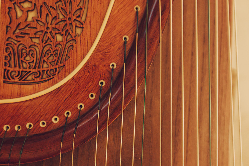中国传统乐器古筝琴弦细节图片下载