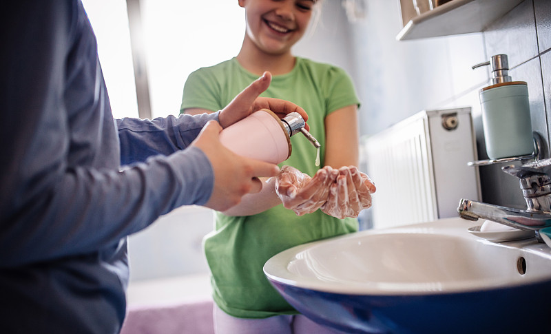 儿童洗手预防病毒图片素材