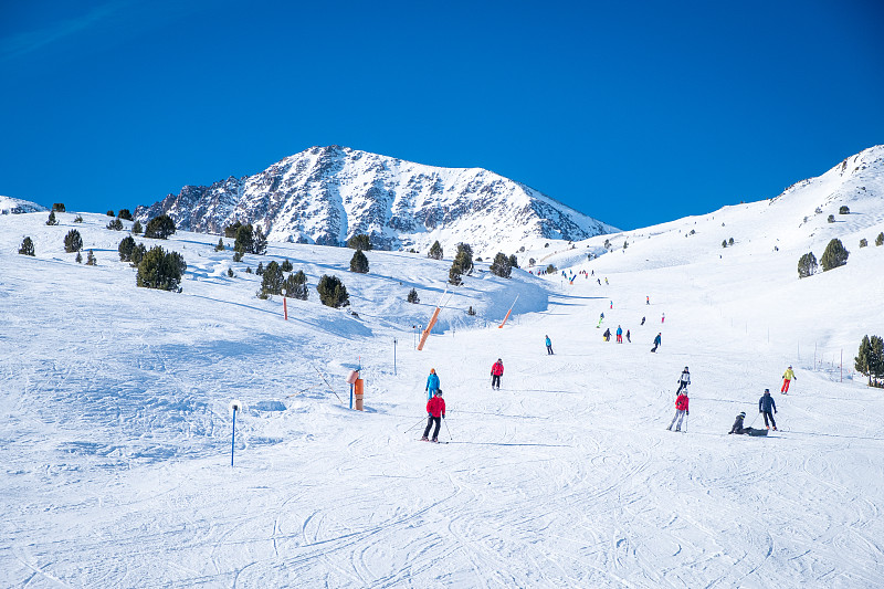 安道尔GrandValira滑雪。比利牛斯山脉图片素材