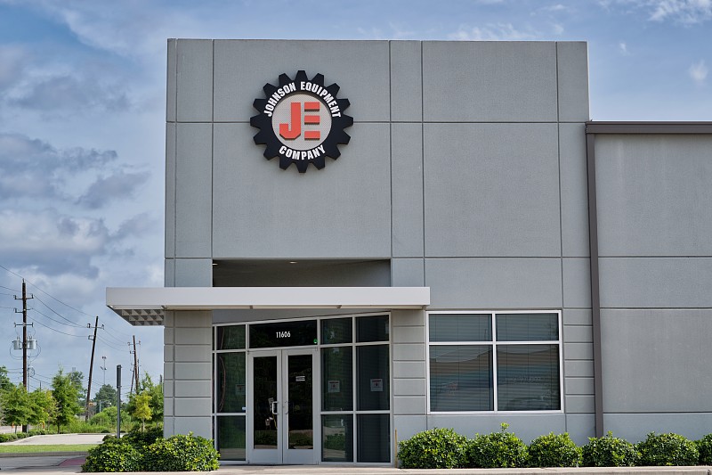 约翰逊设备公司在德克萨斯州休斯顿的建筑外观。图片下载