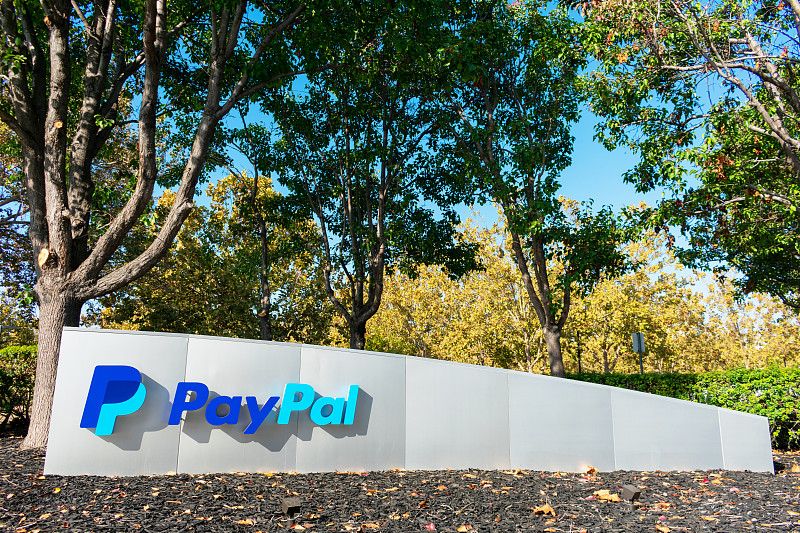PayPal的标志和签字在公司总部图片下载