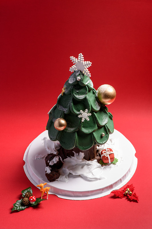 绿色圣诞树蛋糕图片素材