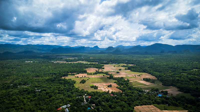 航拍泰国南邦雨季美丽的农田摄影图片