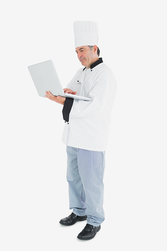 厨师使用笔记本电脑图片素材