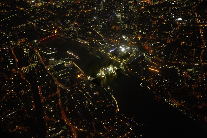 英国，伦敦，塔桥夜景，鸟瞰图图片下载