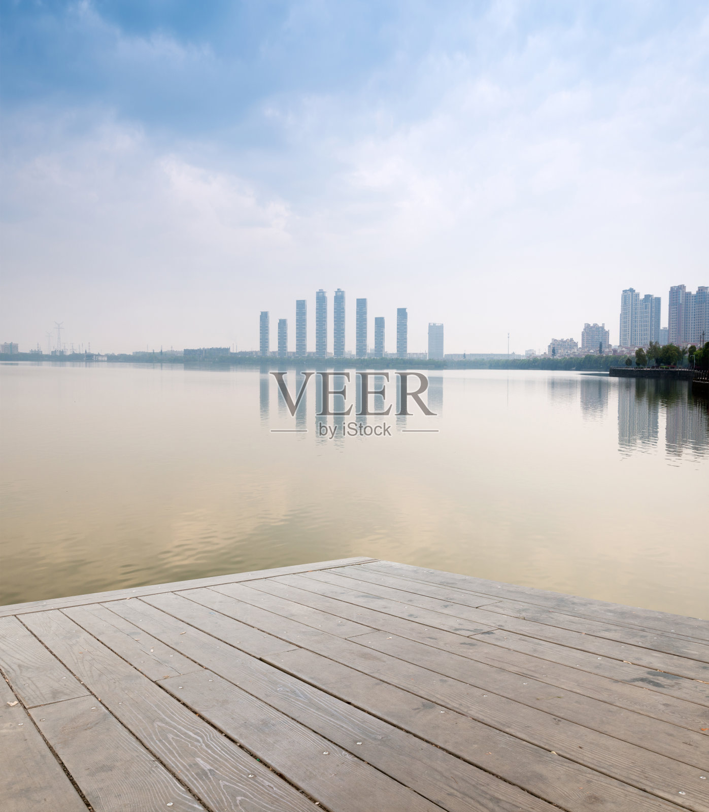 中国上海外滩，陆家嘴金融区全景。照片摄影图片
