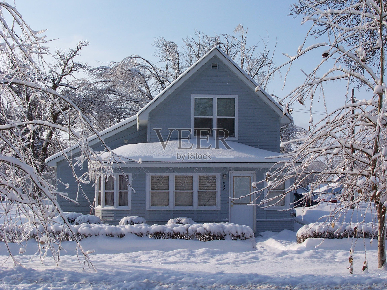冬季家居前门照片摄影图片
