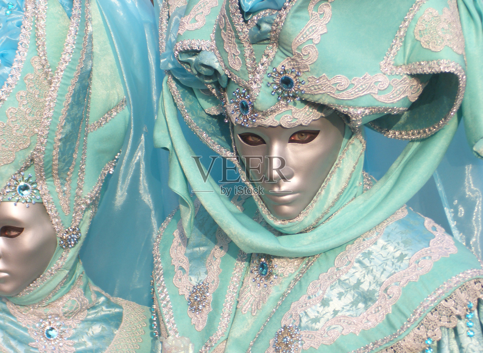 威尼斯——威尼斯狂欢节上的银色面具照片摄影图片