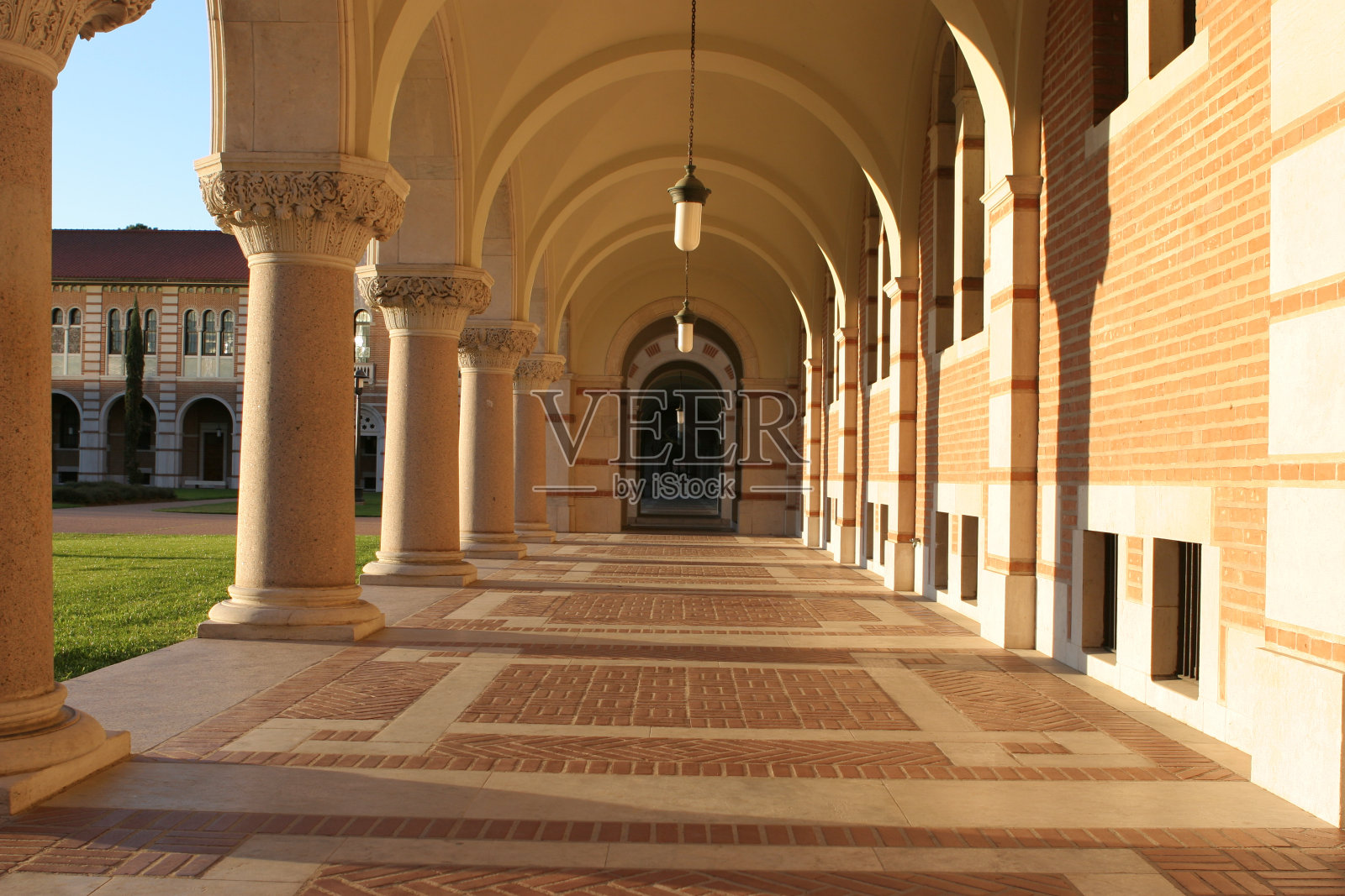 经典的拱形走廊照片摄影图片