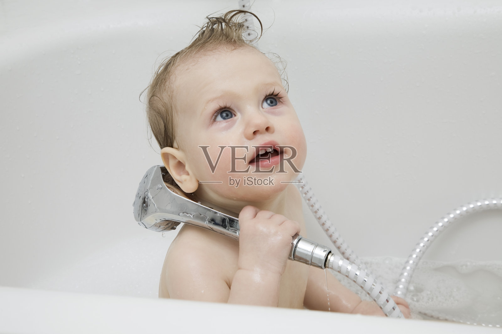 洗澡的小男生图片素材-编号18126202-图行天下