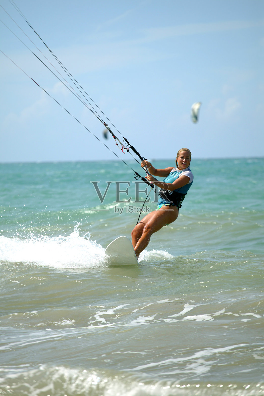 女孩kiteboarding照片摄影图片