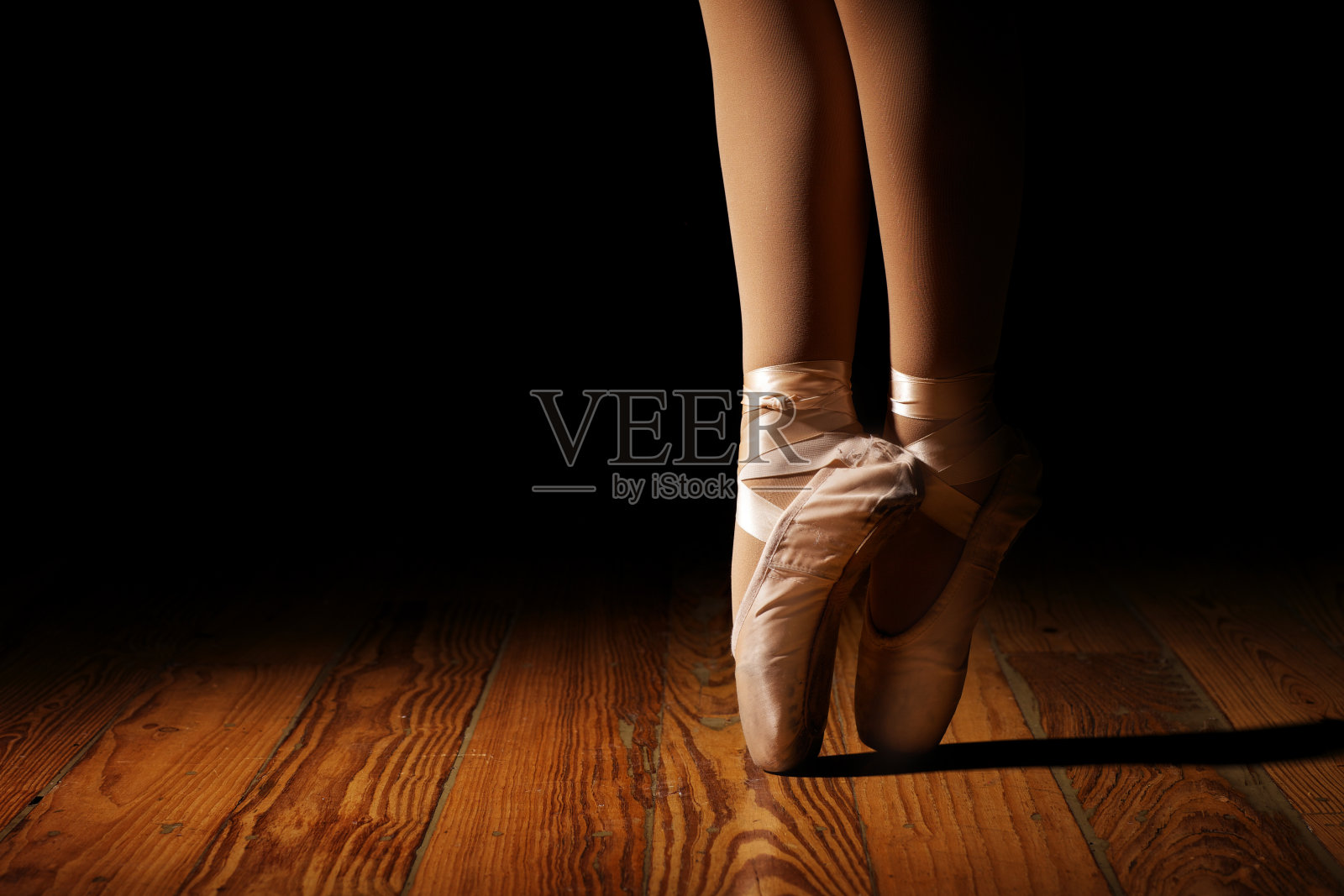 芭蕾舞女演员的腿照片摄影图片