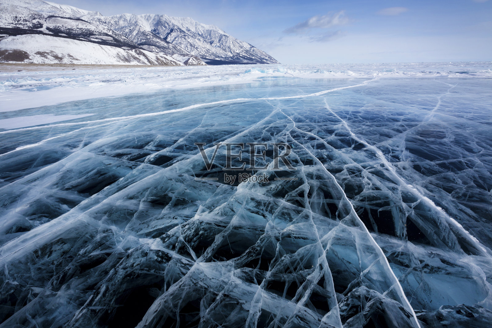 贝加尔湖的冰面照片摄影图片