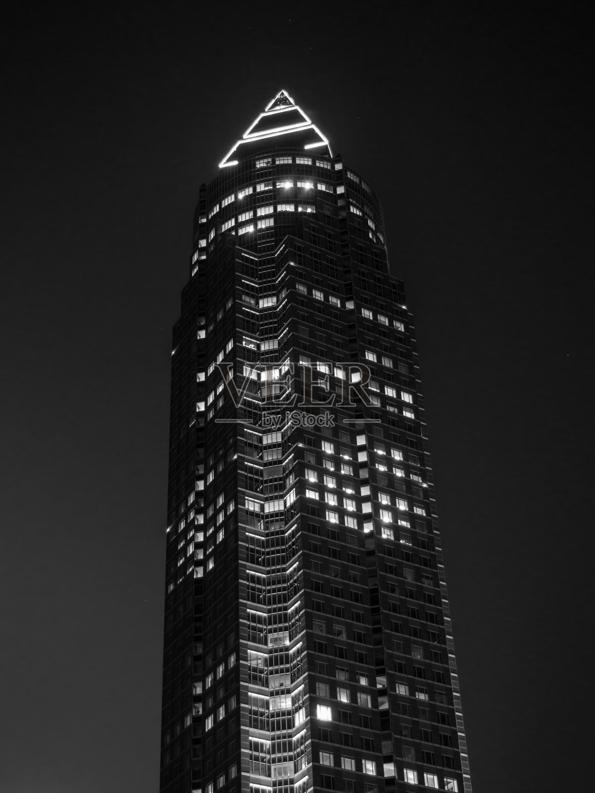 法兰克福Messeturm贸易博览会大厦的照明立面照片摄影图片