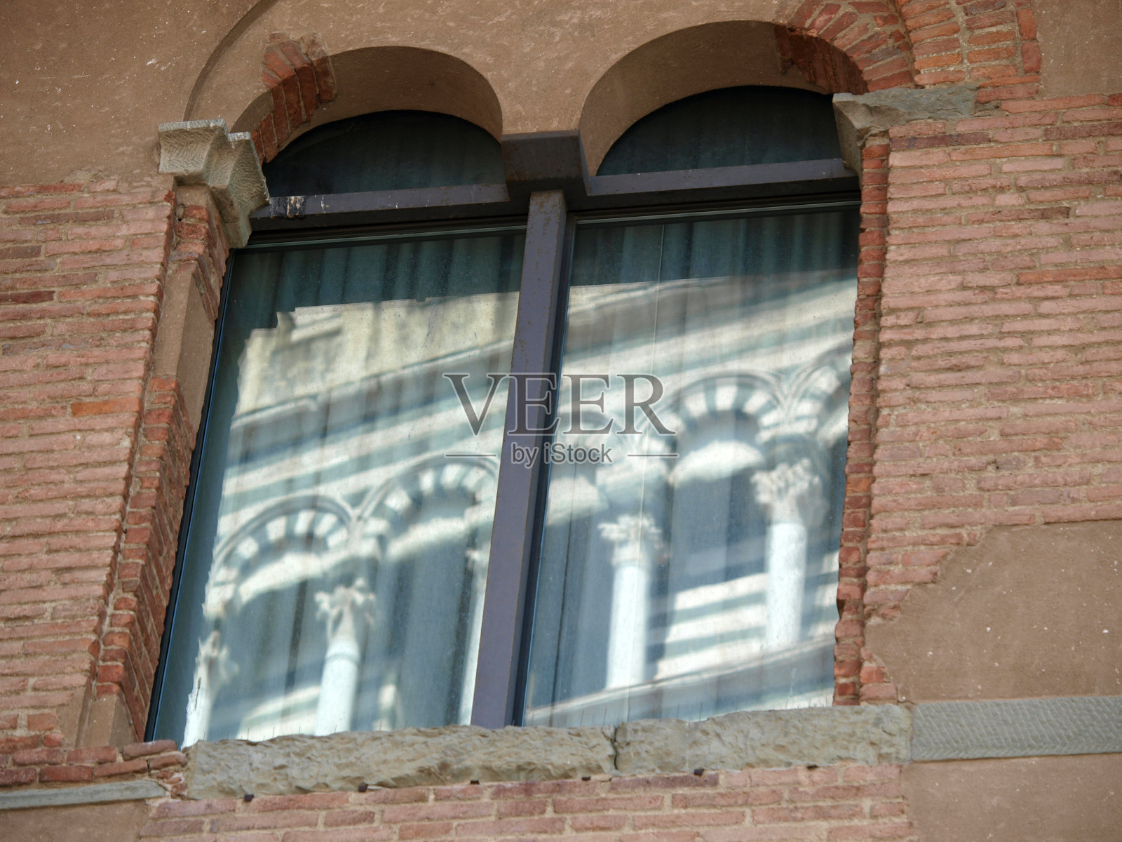 古老美丽的窗户-托斯卡纳照片摄影图片