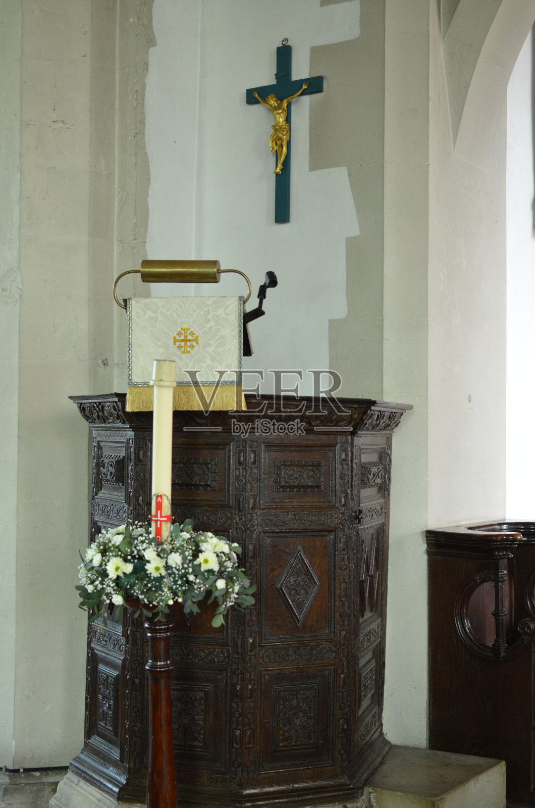 英国萨里戈达明教堂的讲坛照片摄影图片