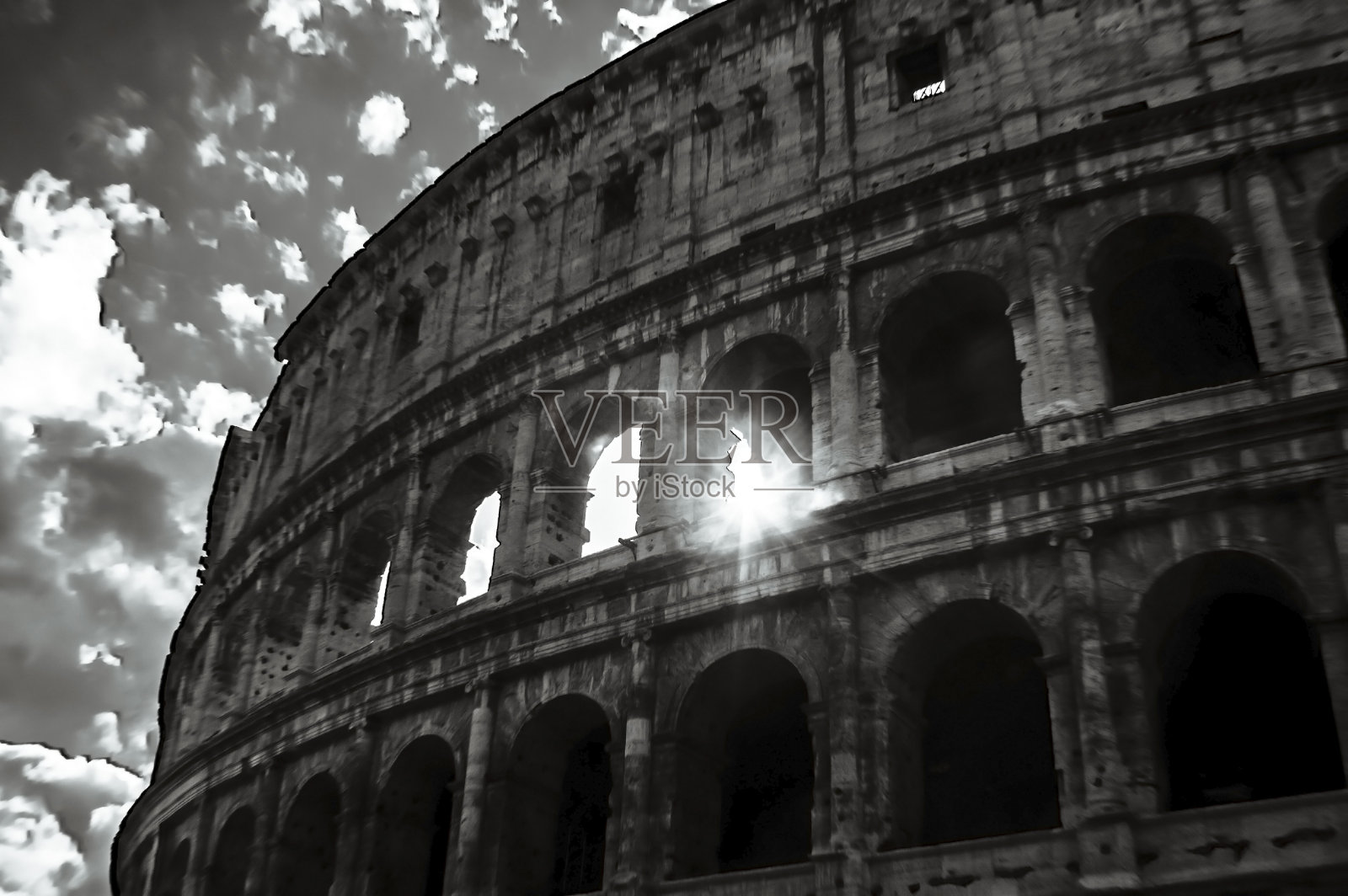 艺术的阳光穿过罗马斗兽场照片摄影图片