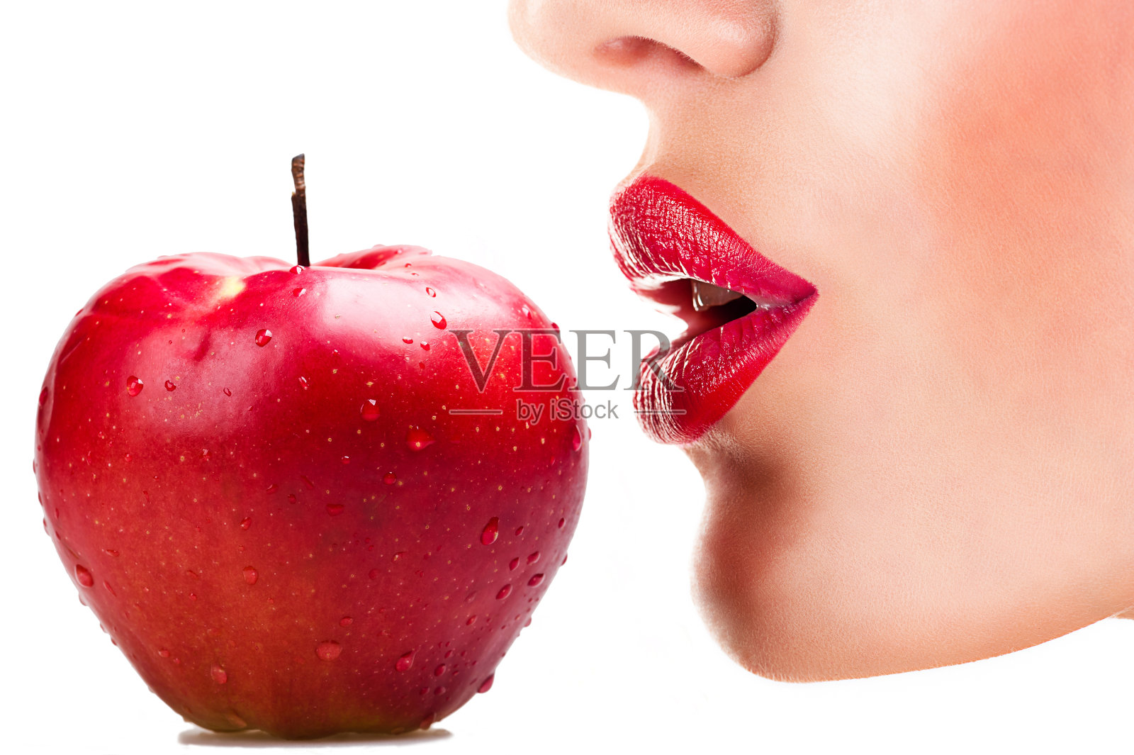 性感女人吃红苹果，性感红唇照片摄影图片