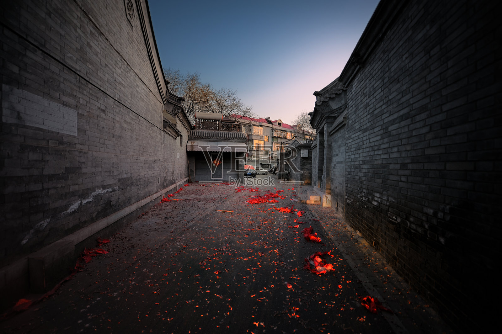 北京的民间春节:放鞭炮。照片摄影图片