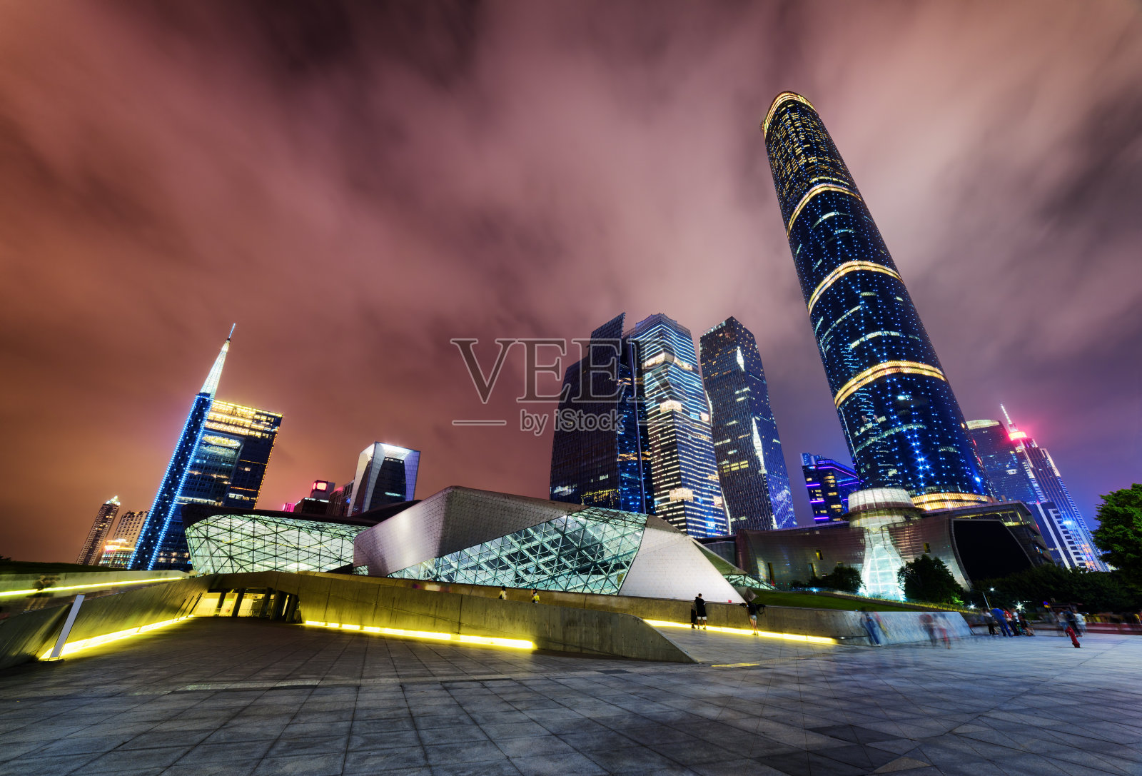 令人惊叹的广州歌剧院和摩天大楼夜景照片摄影图片