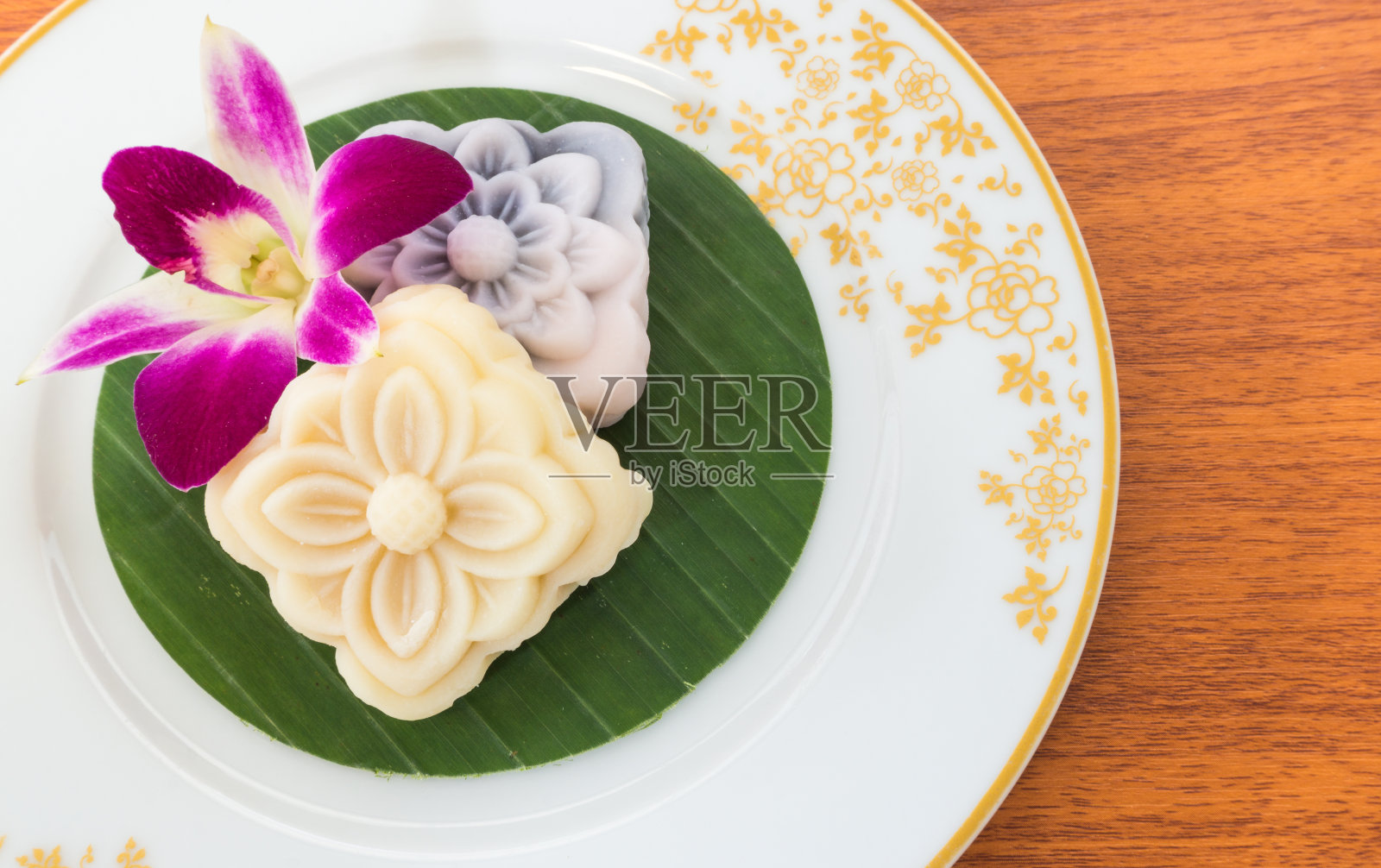 泰国甜点软蛋糕与兰花花照片摄影图片