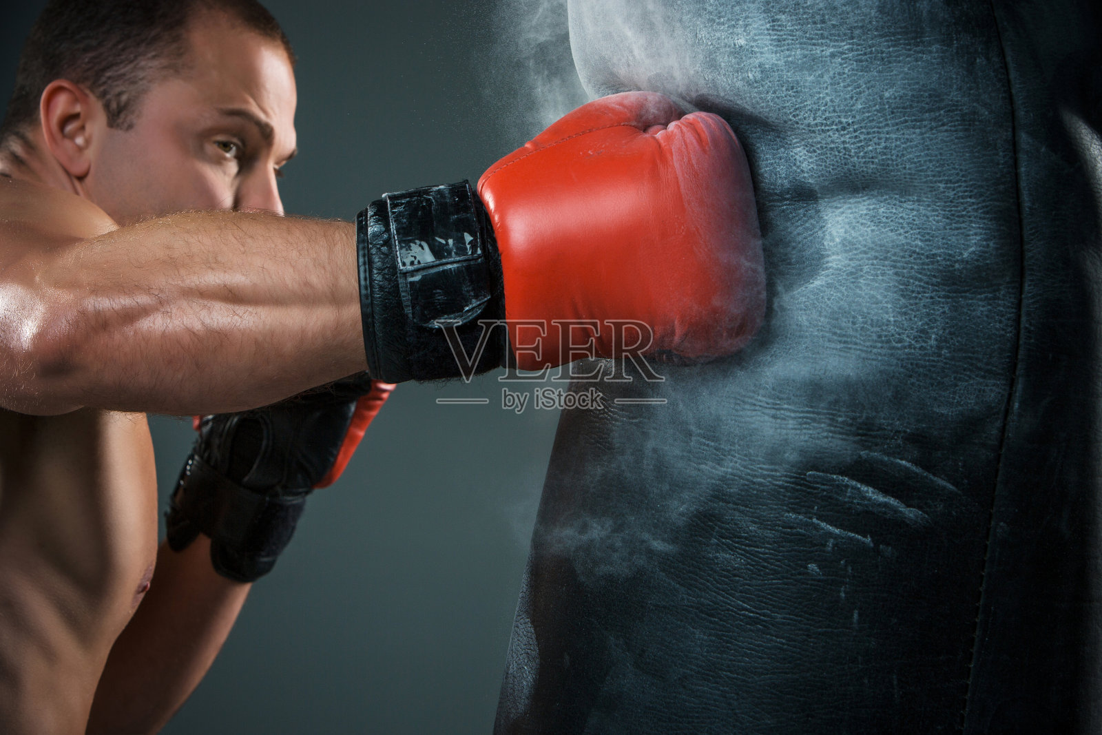 年轻的拳击手拳照片摄影图片