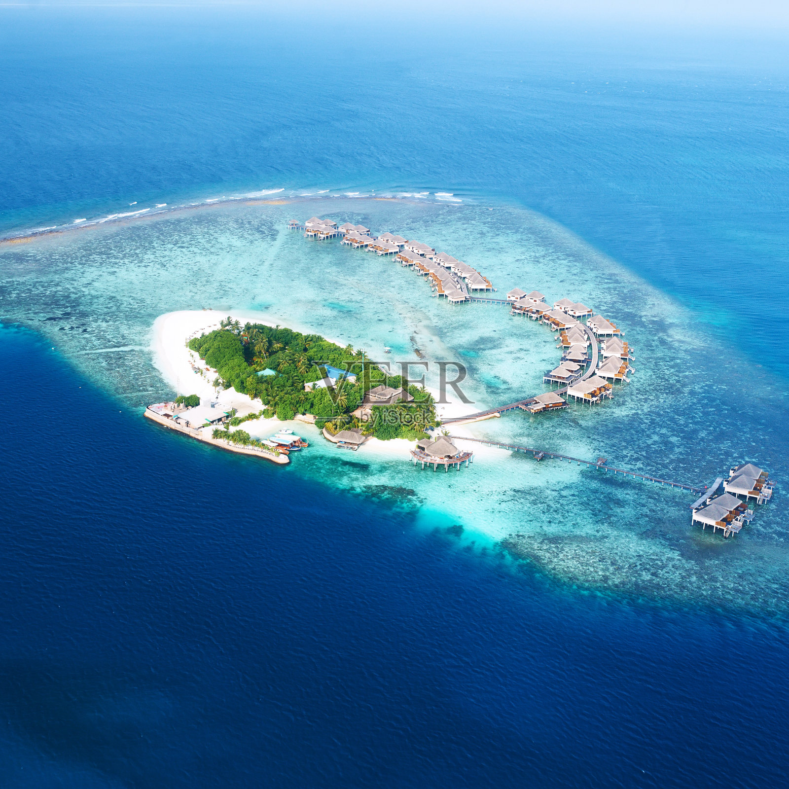 从空中俯瞰马尔代夫的环礁和岛屿照片摄影图片