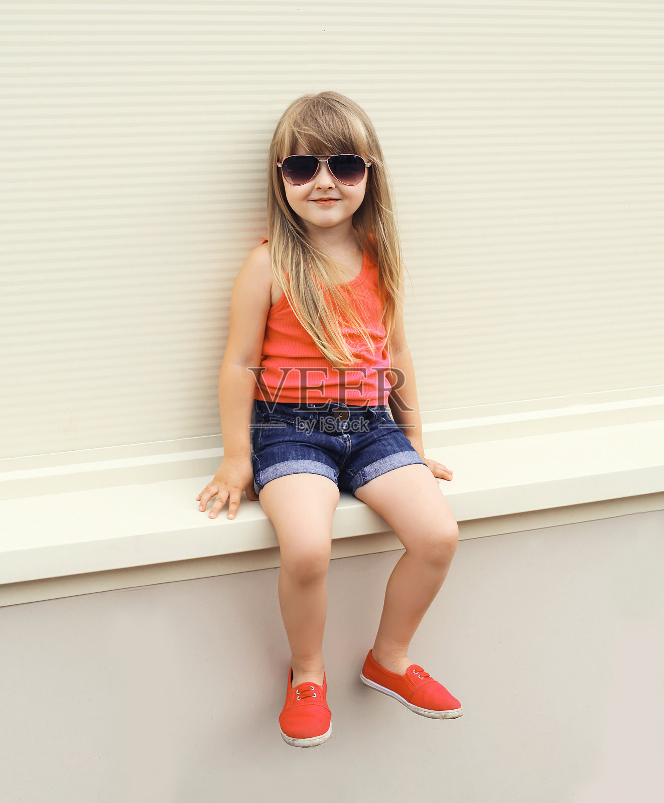 时尚儿童概念-时尚的小女孩的孩子照片摄影图片