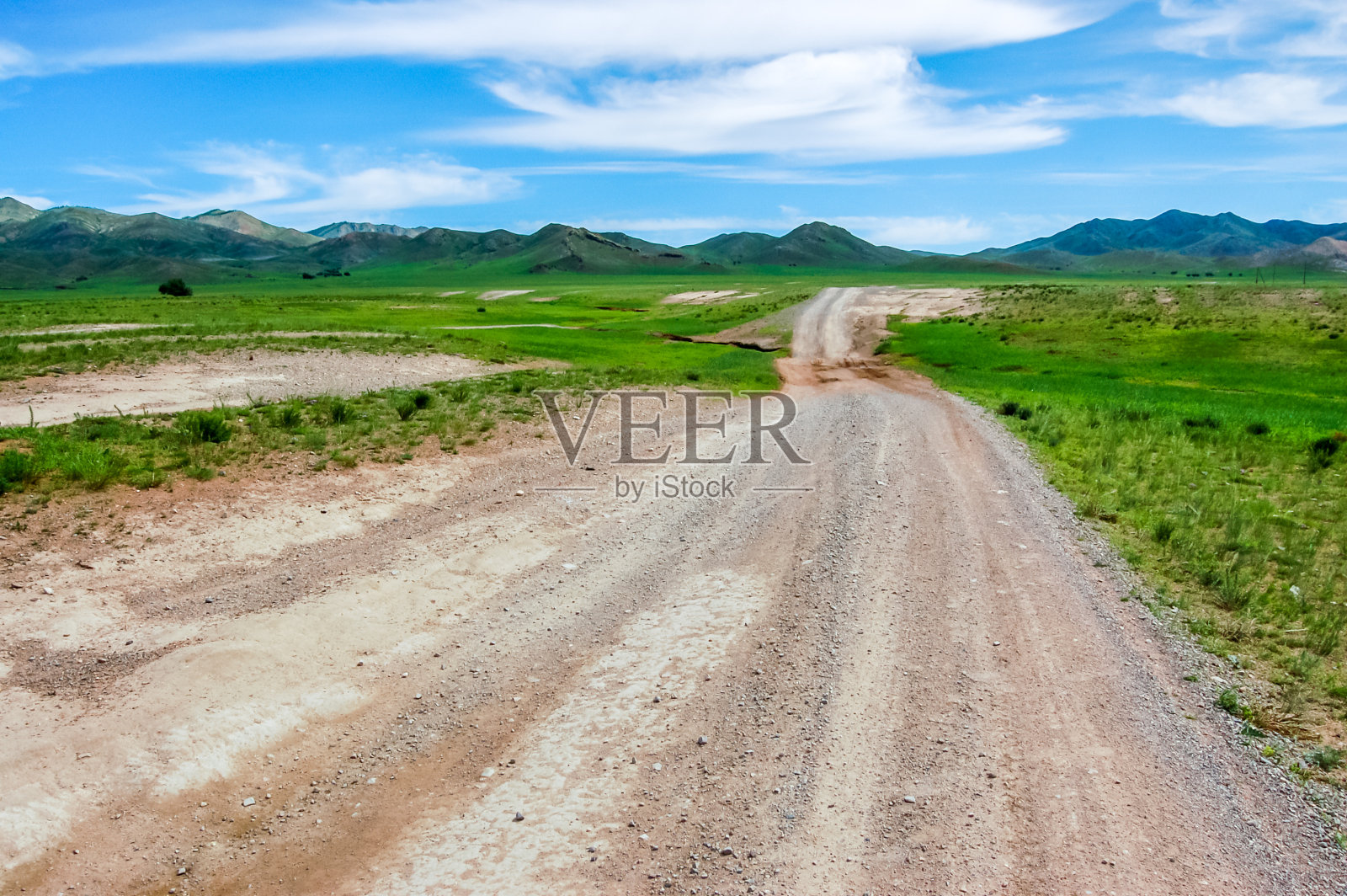 土路，蒙古草原北部照片摄影图片