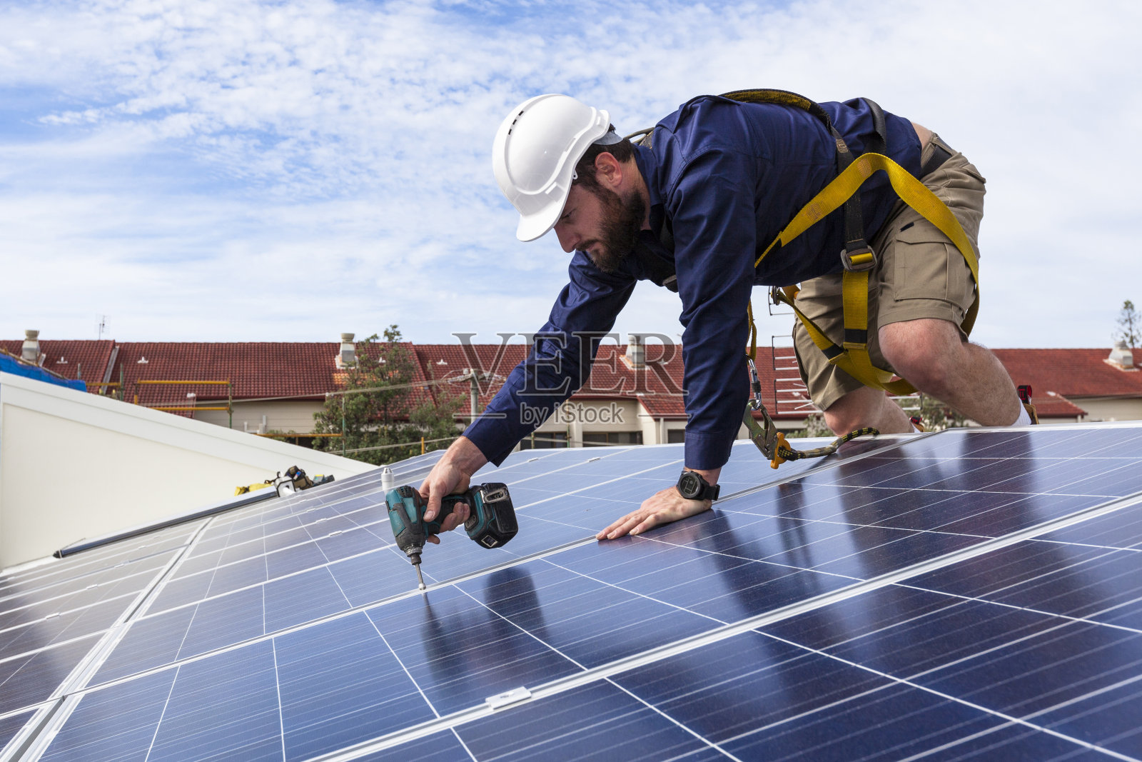 太阳能电池板技术人员照片摄影图片