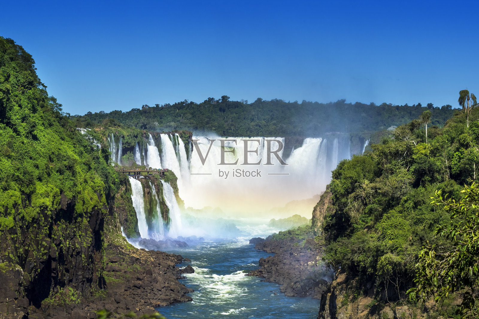 伊瓜苏瀑布，位于巴西，阿根廷和巴拉圭的交界处照片摄影图片