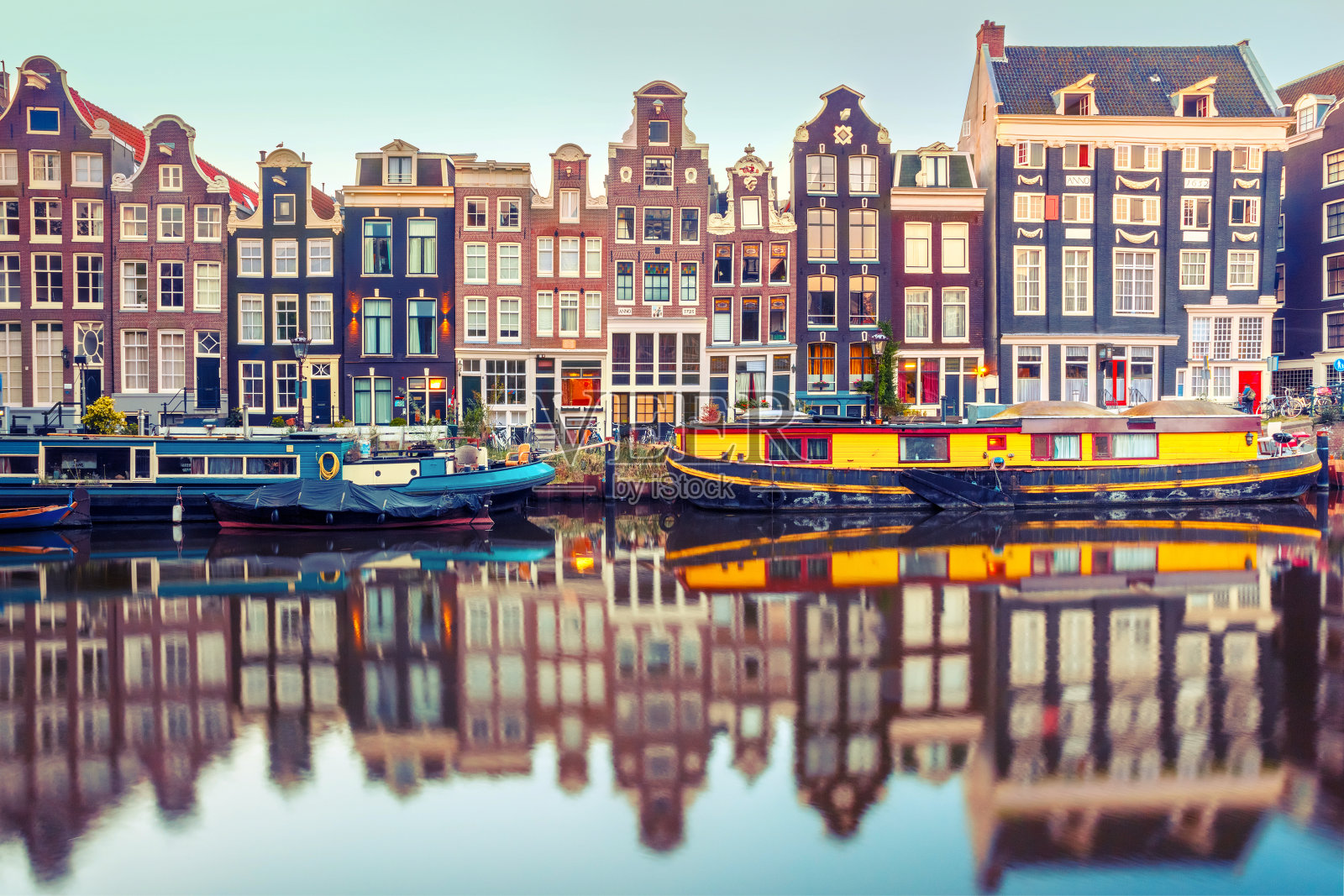 阿姆斯特丹运河Singel与荷兰房屋照片摄影图片