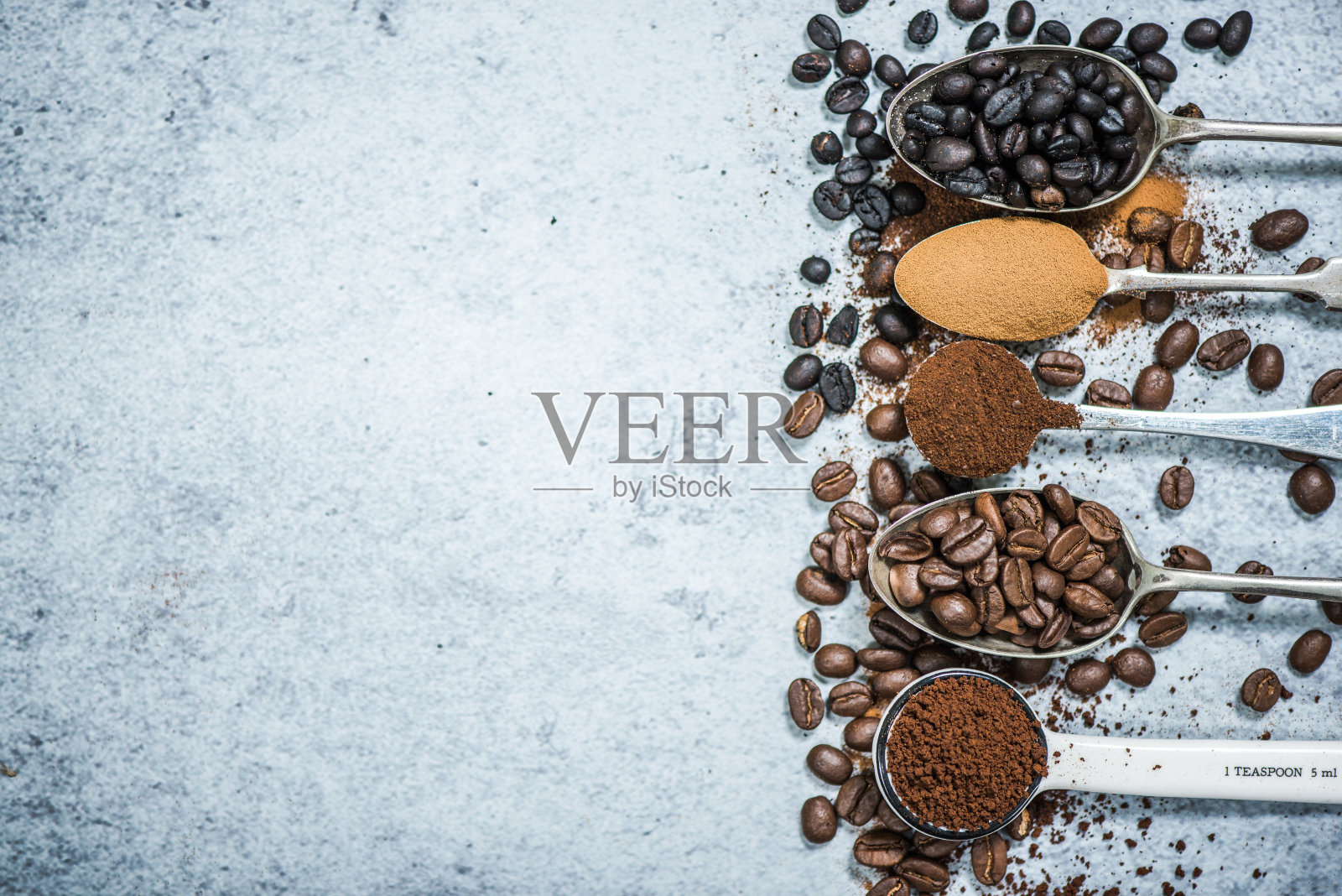 咖啡豆烘烤，速溶咖啡和研磨咖啡照片摄影图片