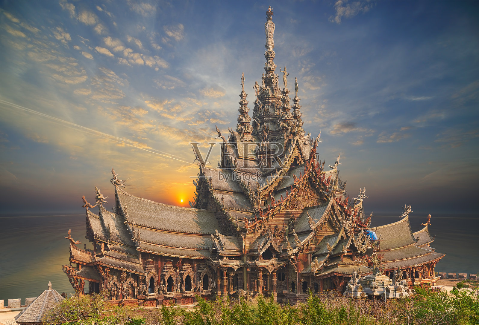 泰国芭堤雅真理圣殿。照片摄影图片