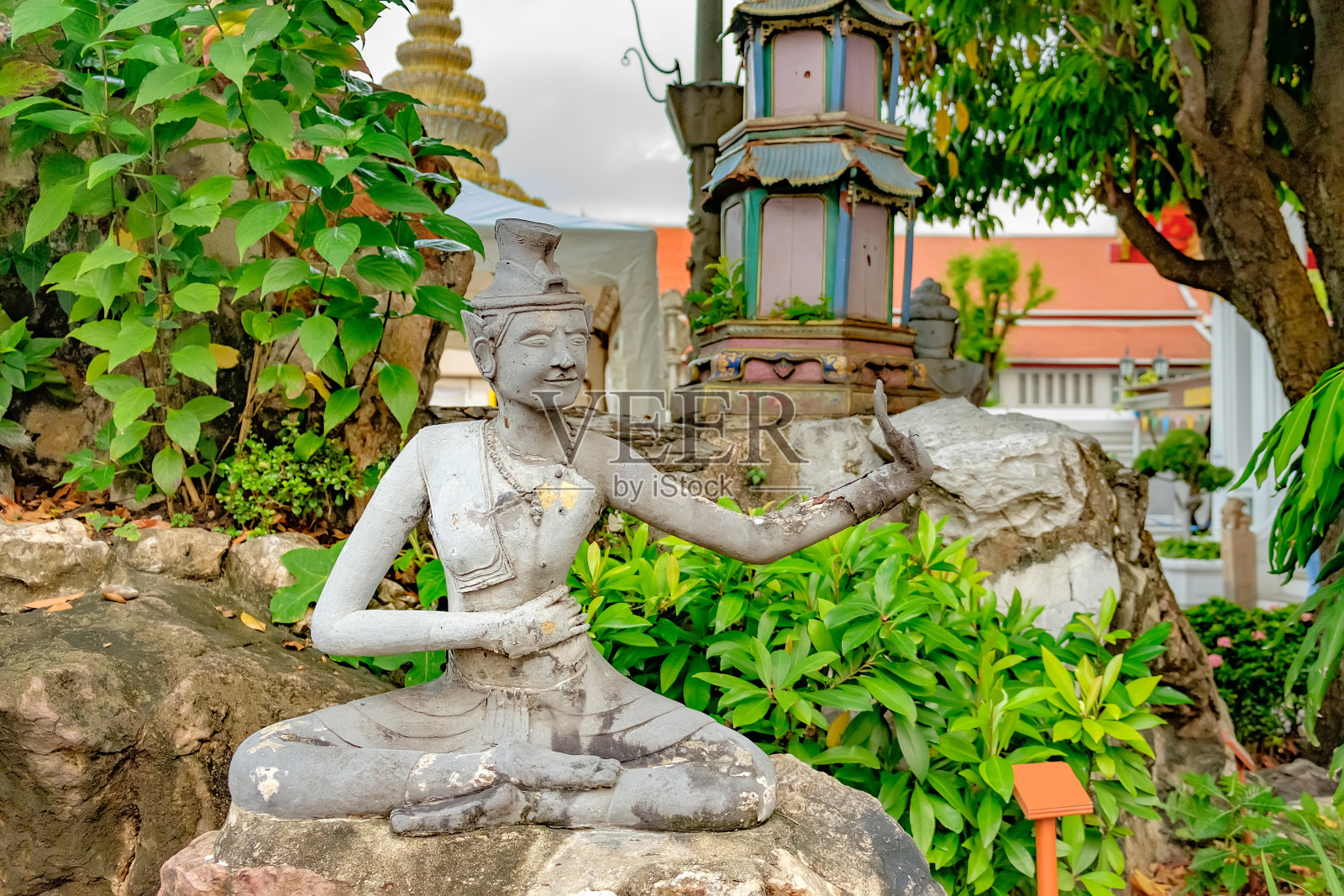 卧佛寺详细的雕像和建筑照片摄影图片