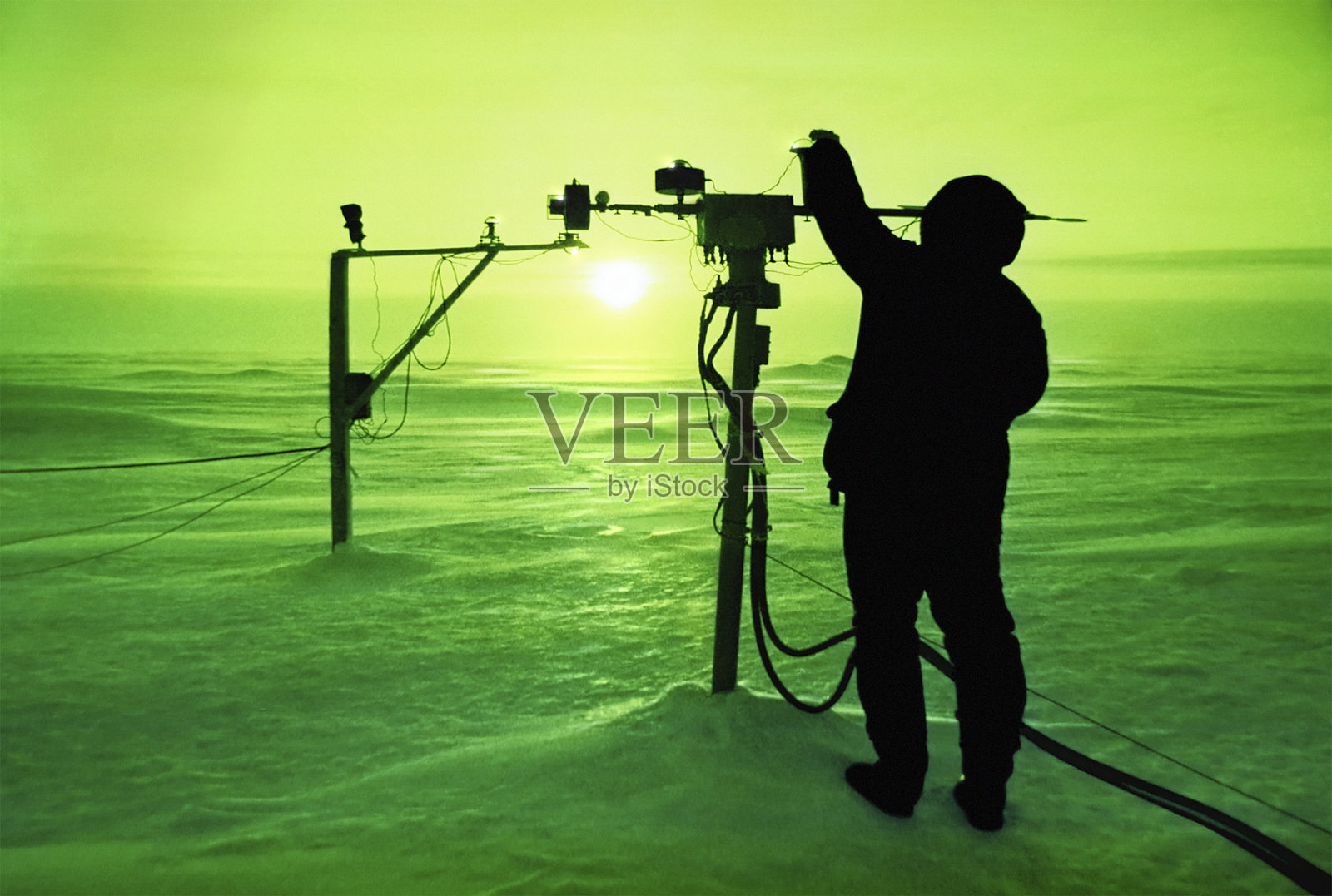 在北极捕捉太阳照片摄影图片