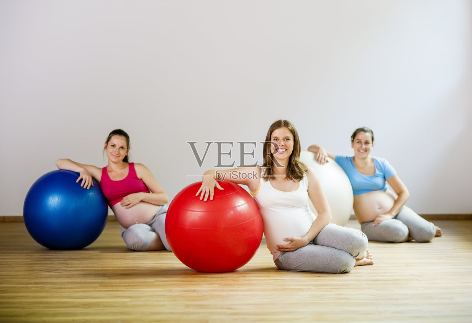 孕妇锻炼照片摄影图片